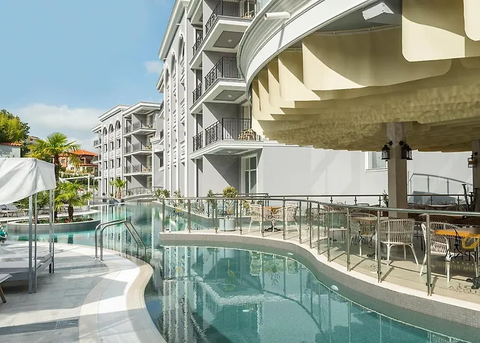 호텔 Siena Premium Retreat